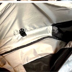 Patagonia cross body laptop bag. Like new. Used only a few times. Great bag!